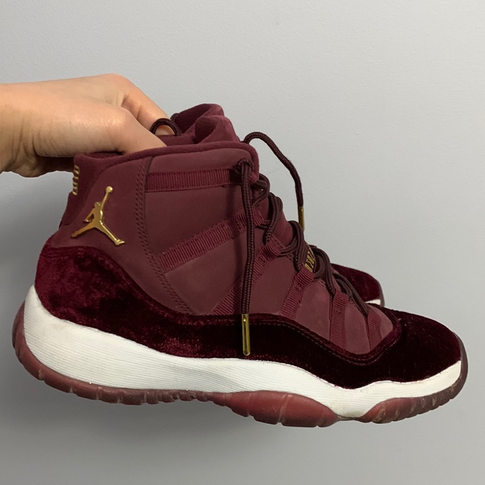 Jordan 11 retro night maroon
